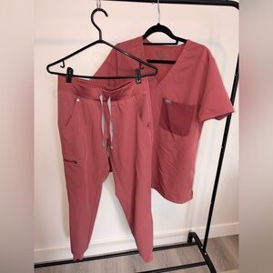 Figs Women's Rose Scrub Set